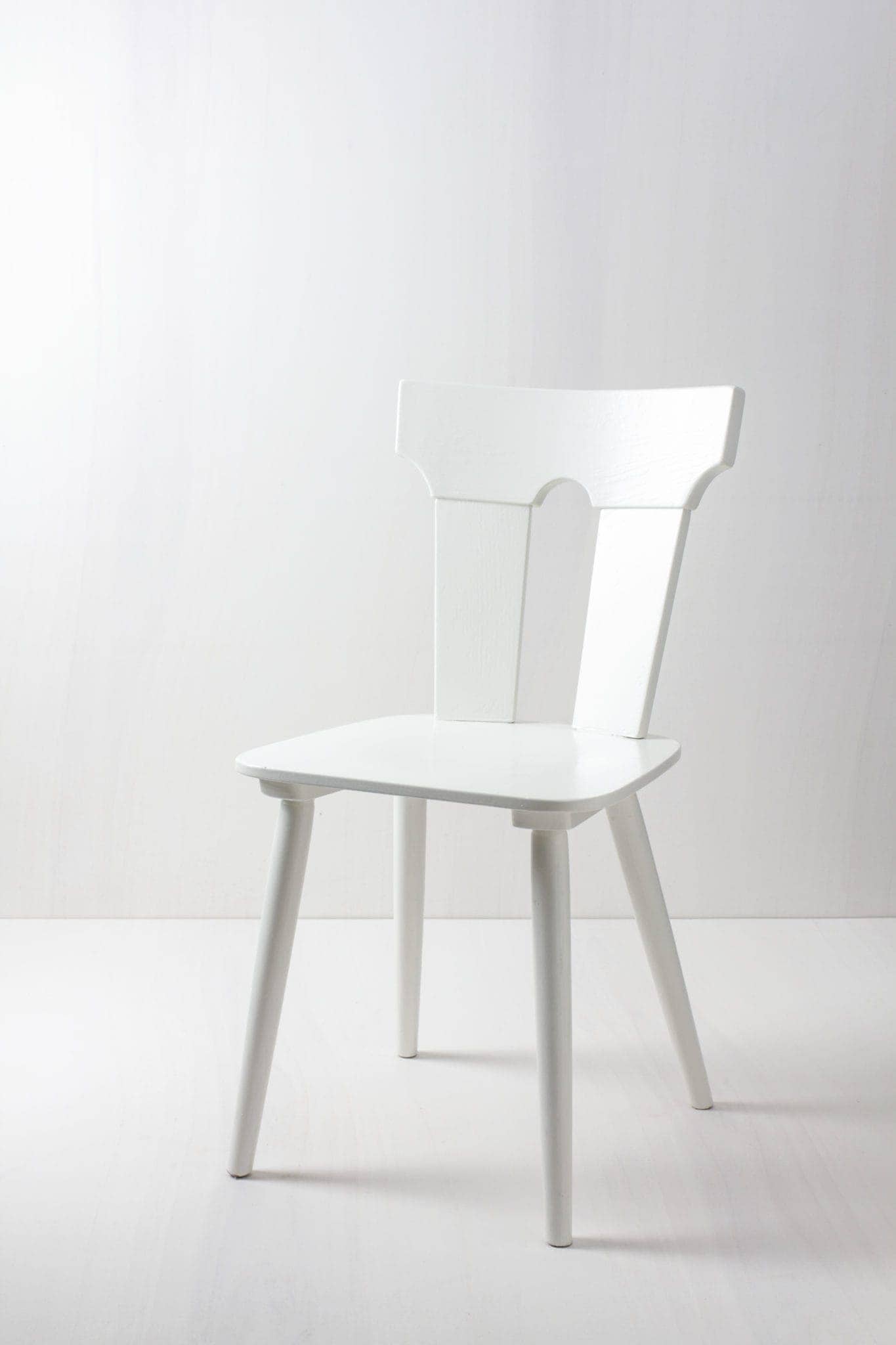 weiße Holzstühle für Tisch und Tafel mieten