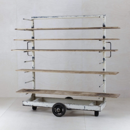 Bakery Rack Linda | A special collector's item is the bakery rack Linda. Whether as a shelf for your trade fair stand, an unconventional buffet installation or background decoration of an unusual bar - we rent the wonderful vintage bakery rack together with five wooden boards to a variety of organizers. | gotvintage Rental & Event Design