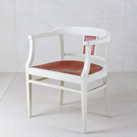 Armchair Yanamarie | Matching the Yanamarie series, which additionally consists of a wooden bench and a wooden table, we rent out two armchairs. Yanamarie is a white wooden armchair with red leather applications. | gotvintage Rental & Event Design