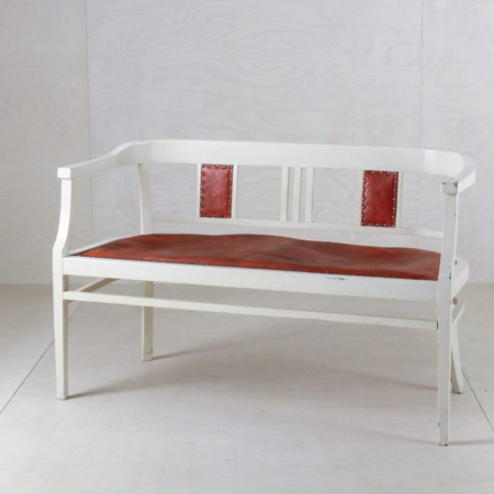 Bench Yanamarie | Matching the Yanamarie series, which additionally consists of armchairs and wooden table, we rent out the Yanamarie bench. A beautiful, white wooden two-seater with red leather applications. | gotvintage Rental & Event Design