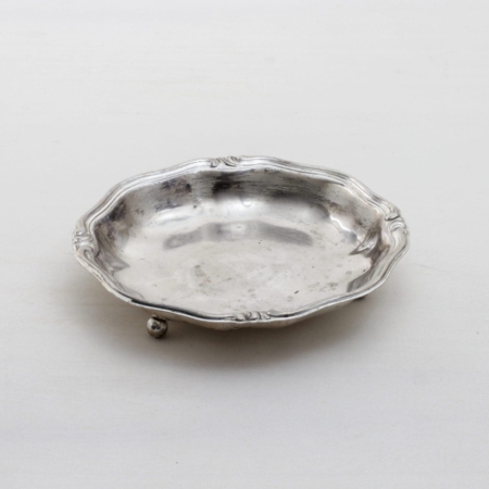 Bowl Isonza Silver | Silver bowl Isonza is ideal for offering small sweets or other delicacies. Rent the bowl for serving and decorating and create a noble setting. | gotvintage Rental & Event Design