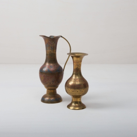 Brass Vases Coba | These magical brass vases enchant with their shine and natural patina. They are an absolute eye-catcher and give each flower ensemble their perfect place, whether at the romantic wedding or for the decoration of your event. | gotvintage Rental & Event Design