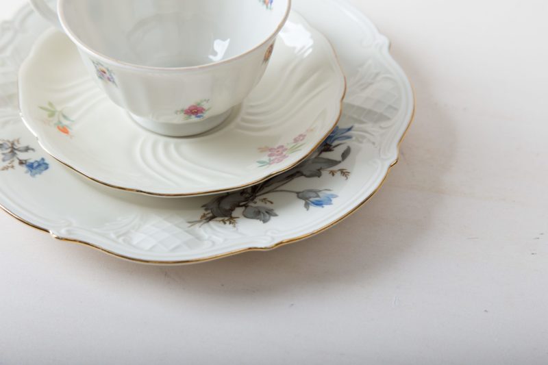  | Coffee and tea cannot be served more charmingly. The romantic vintage coffee set consisting a cake plate, cup and saucer is randomly combined in a mismatching look. Flower patterns in fine colours, delicate shapes and sparkling gold edges make each piece unmistakably unique. Each set conjures up an individual vintage charm on the coffee table - just like directly from the flea market. Vases full of wildflowers, antique silver cutlery and softly falling tablecloths look great in addition. 

We... | 