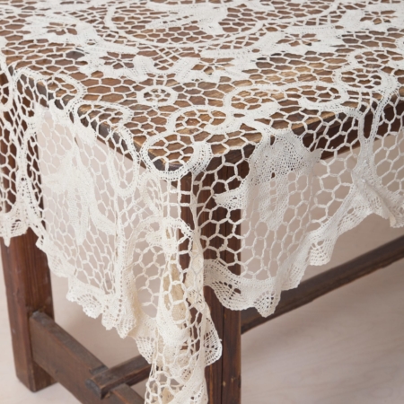 Tablecloth Catalina Crochet | The crocheted tablecloth Catalina is delicate and beautiful. This gorgeous vintage tablecloth is just as suitable for setting the table in the garden as it is for a cake table or a small buffet. | gotvintage Rental & Event Design