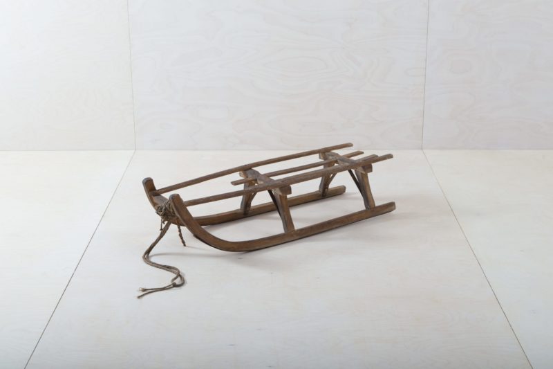Who doesn't have wonderful childhood memories of snow-covered winter days on a wooden sledge? The sledge brings alpine nostalgia to every event and works as a decorative object as well as a bench or for a wintery photo background. We also offer our sledge, Tolar, to go with it - the two are even more beautiful as a pair.