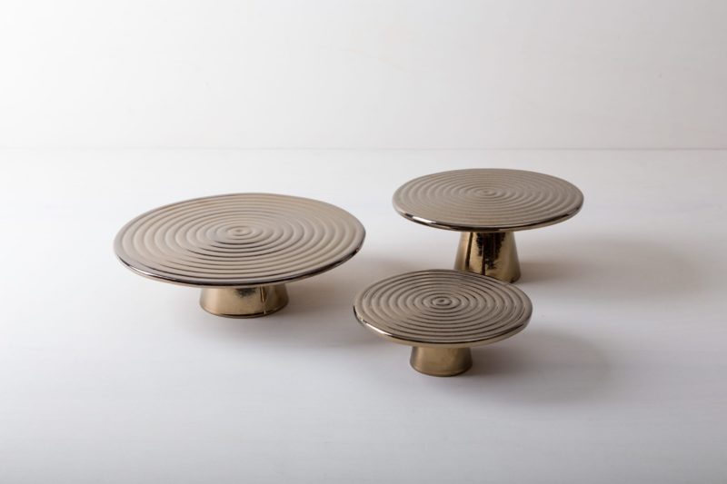  | The high-quality food stands Alba are ideal for presenting and serving cakes, cupcakes, tapas and other delicacies on the table or at the modern buffet. They were made of high quality terracotta and covered with shiny lacquer, of course, food safe.
This cake stand or fruit tray is available in different sizes and also as the same model Leonor from selected walnut wood. They can be wonderfully combined and varied. | 