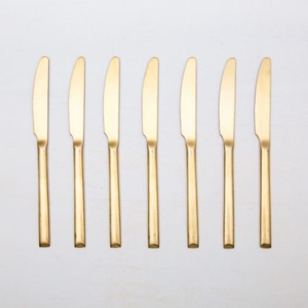 Starter Knife Ines Cutlery Gold Matt | With the cutlery series Ines we rent out wonderful, matt-gold stainless steel cutlery. The cutlery has a wonderful haptic and looks equally good for different types of events. Whether on a colourful table setting combined with strong colours, an elegant, minimalistic wedding or a stylish business dinner - our matt gold cutlery Ines is an excellent choice for your event.Hire the starter knive Ines to delight your guests with the special cutlery.Matching the matt gold starter knive Ines, we also offer dinner forks, dinner knives, as well as table spoons, teaspoons and last but not least, cake shovels, serving spoons, butter shovels and vintage tableware for rent. | gotvintage Rental & Event Design