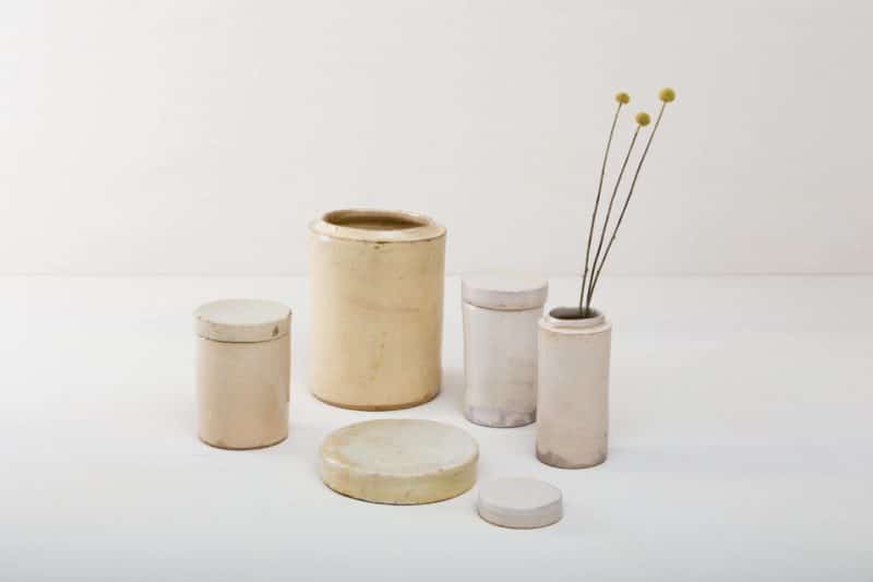  | These cream-coloured vases of the Punca series are individually and interestingly painted. Together they give a harmonious picture and look equally good at autumn and summer events. Whether as a vase for a great autumn or cornflower bouquet or as a candy box on the buffet vase Punca is varied and completes your event styling.The antique ceramic vessels come from southern Italy and in the 1930s antipasti or olives were stored in them. Now well cleaned you can use the vessels as a vase for y... | 