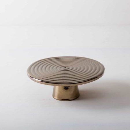 Cake Stand Alba Platinum S | Our selected Alba food stands are ideal for presenting and serving cakes, pralines, sushi and other delicacies. They are made of high-quality terracotta and coated with shiny lacquer, and of course food safe.This cake stand or fruit tray is available in different sizes and is also available as the same model Leonor from walnut wood. They can be wonderfully combined easily. | gotvintage Rental & Event Design