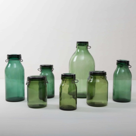 grüne Gläser und Vasen im Vintagestil mieten. Bülacher Einmachgläser
