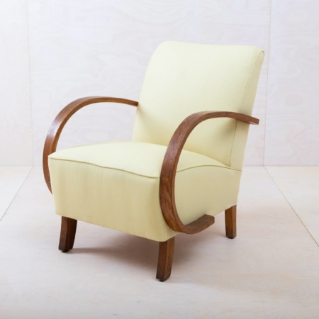 Club Chair Ramirez Yellow | This mid-century vintage lounge chair is a true gem. Elegant and stylish, it is the highlight of every lounge. Combined with a sofa, possibly a few pillows, candles on the windowsill and a vase of flowers, which set accents, the setting is complete. Incredibly comfortable and in a tasteful design, lounge chair Ramirez enriches every evening and invites you to spend the night. | gotvintage Rental & Event Design