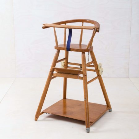 High Chair Mollar Vintage | This high chair is a real vintage enthusiast's children's high chair, which should not be missing at any vintage event with or for children. Whether at a wedding table, a stylish children's birthday party or a birthday of relatives. Kids chair Mollar definitely attracts attention and makes the vintage look of your event perfect.Matching the children's chair Mollar we rent the cushion Condor to complete the look of your event decoration. | gotvintage Rental & Event Design