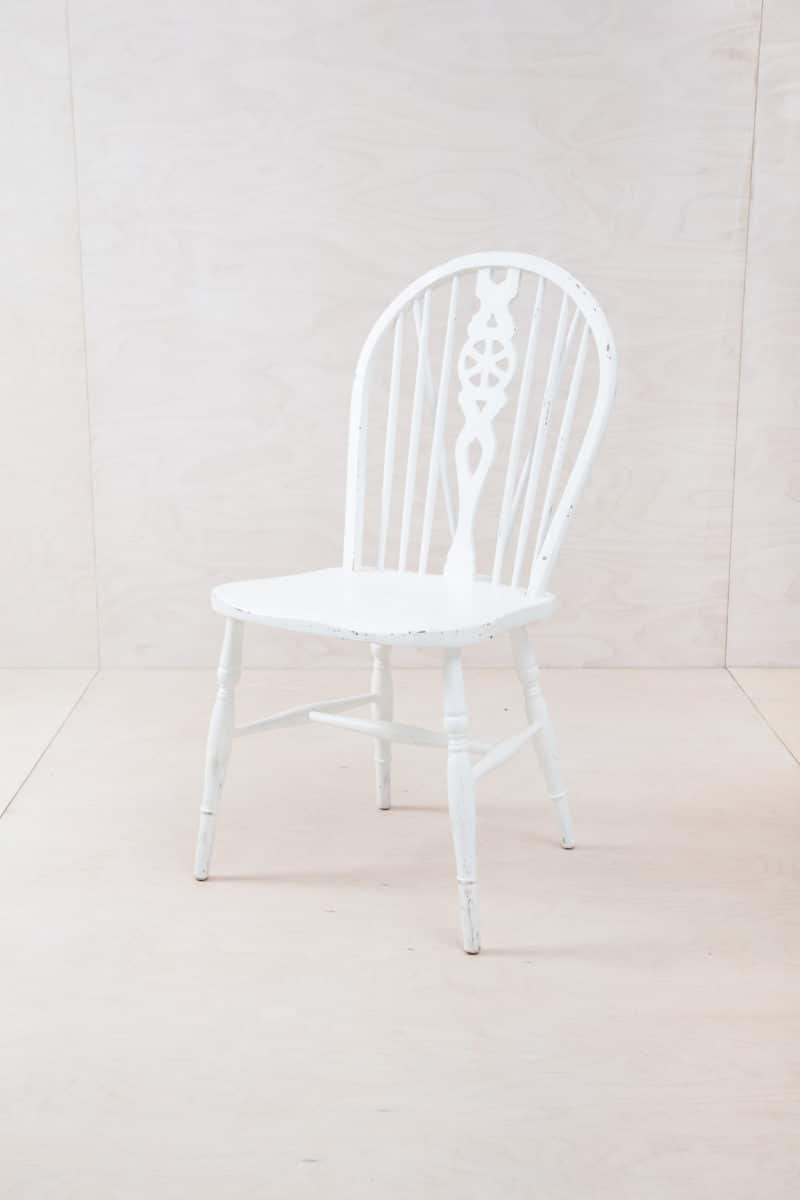 Vintage spindle chair, Windsor design, fine white semi-gloss.