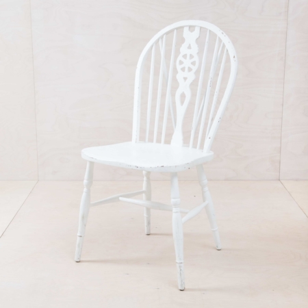 Vintage spindle chair, Windsor design, fine white semi-gloss.