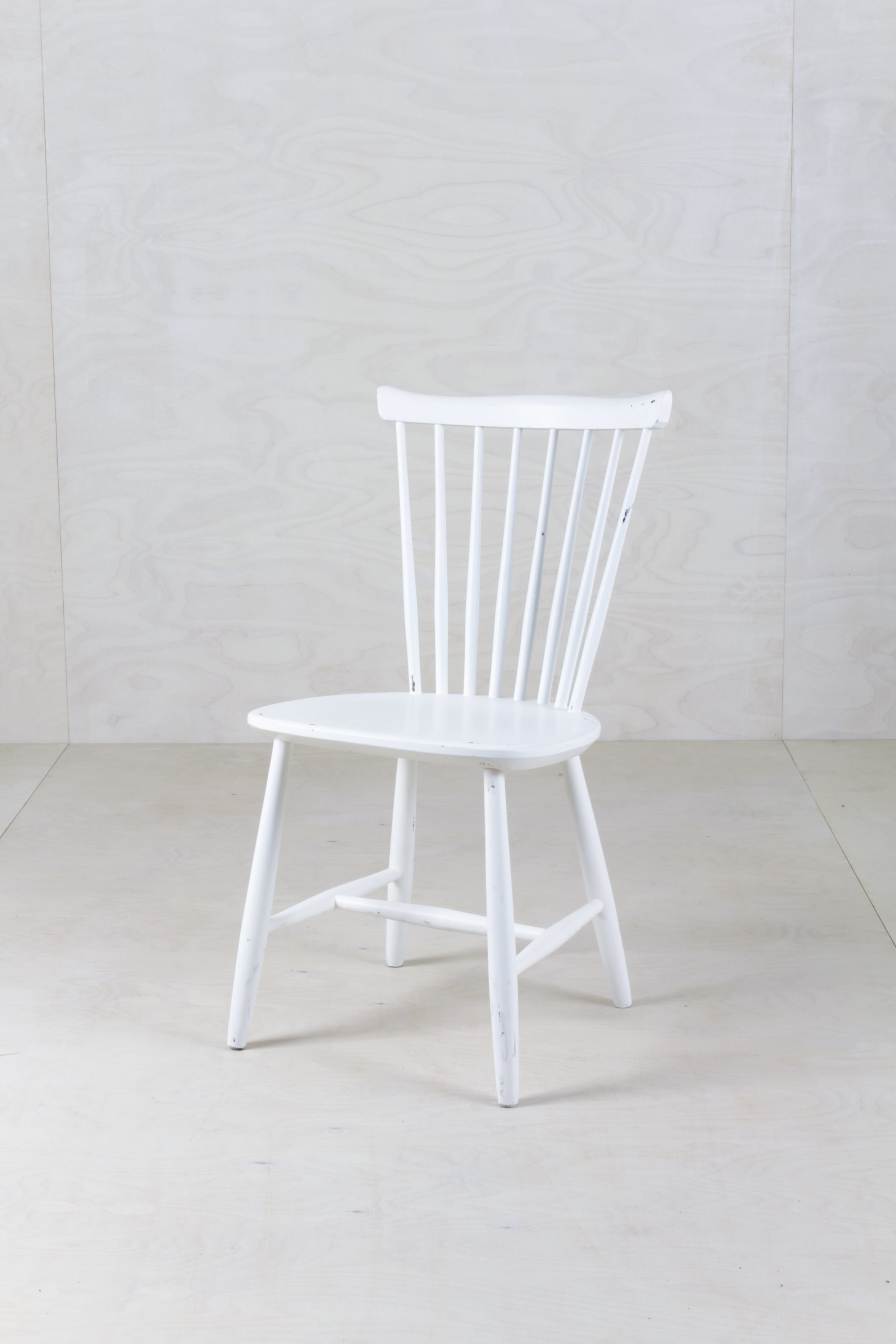 Holzstühle mieten, für Veranstaltungen, Hochzeitsdeko, Hochzeitsbestuhlung in weiß