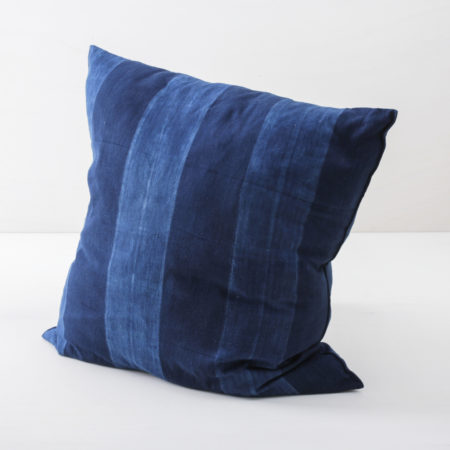 Pillow Veto Indigo 60x60 | The Veto cotton pillows are from Guinea. The pillows are hand woven, hand dyed in indigo blue and square. The Indigo pillows are perfect for decorating lounge, picnic and garden parties.

We also rent out other pillows, blankets and mattresses to match the Veto pillows. | gotvintage Rental & Event Design