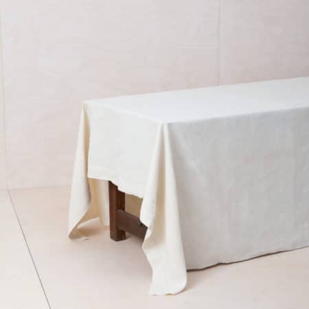 Tablecloth Laguna | Our vintage cotton tablecloths from France all have a filigree embroidery pattern. You can rent the tablecloths in white and beige for various events.Cleaning for normal level of staining is included in the rental price. | gotvintage Rental & Event Design