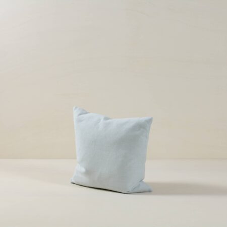 Cushion Ballenal Light Blue 40x40 | The pillows Ballenal are all made of cotton and have the characteristic and modern  look. The fabric is soft and pleasant on the skin and colored in natural shades.
Rent our Ballenal cushions and give your event, sofa or lounge the finishing touch. | gotvintage Rental & Event Design