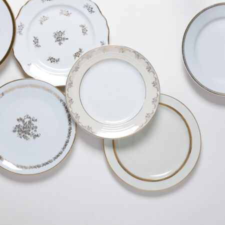 Dinner Plate Margarita Gold Mismatching | Margarita's dinner plates are made of white or ivory-coloured porcelain and have a wonderful gold decoration.

The combination of golden, playful patterns and elegant lines make this series so special.
Whether for grandma's birthday or at the hip vintage wedding - the Margarita dinner plates give a harmonious picture everywhere and turn every meal into a stylish experience. | gotvintage Rental & Event Design