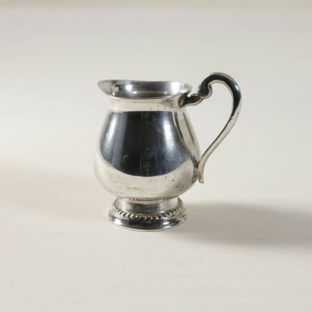 Milk Jug Mina Silver | Are you still missing a special milk jug for your event, shooting or exhibition stand? Our silver jug Mina adorns every coffee table with a touch of vintage. Cream or milk can be stylishly served in this jug. | gotvintage Rental & Event Design